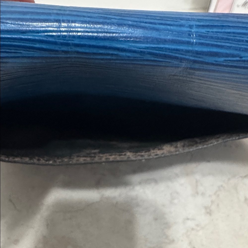 💙💙Louis Vuitton St Cloud Shoulder/Crossbody💙💙 Toledo Blue - Picture 4 of 8